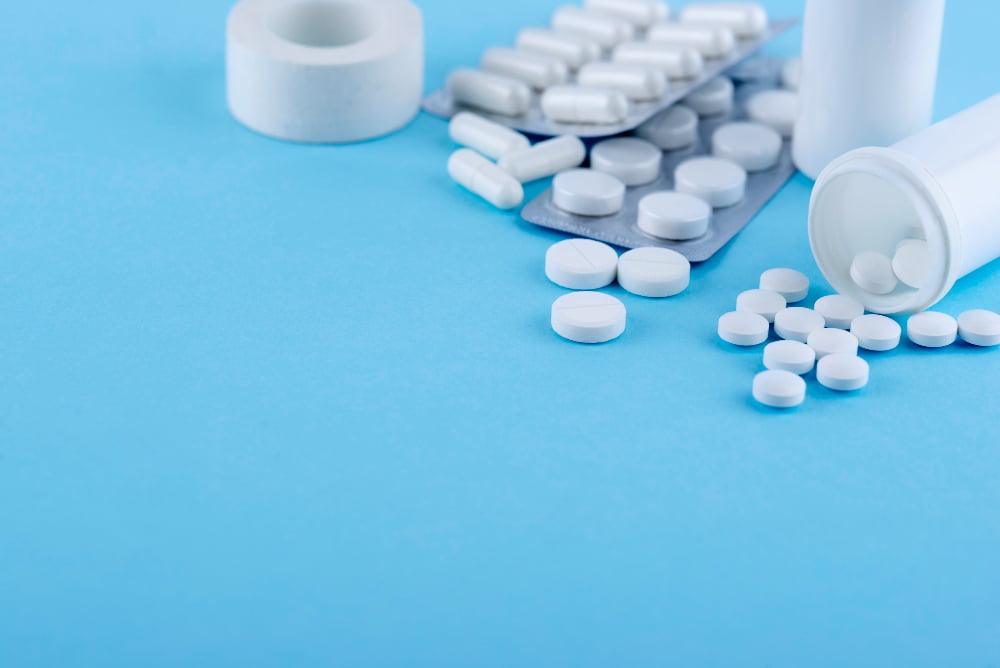 10 Mentiras e Verdades sobre o Viagra (Sildenafil) 3 high angle pills bandage arrangement