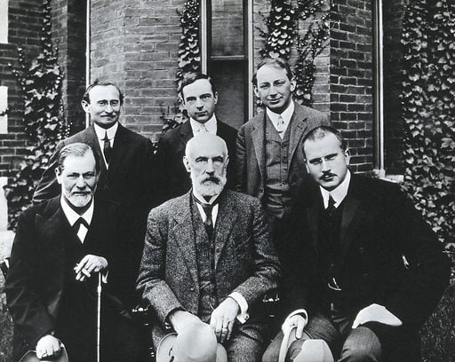 10 Psicanalistas mais Emblemáticos de Todos os Tempos 1 YW027599V Sigmund Freud Stanley Hall Carl Gustav Jung Abraham Arden Brill Ernest Jones and Sandor Ferenczi